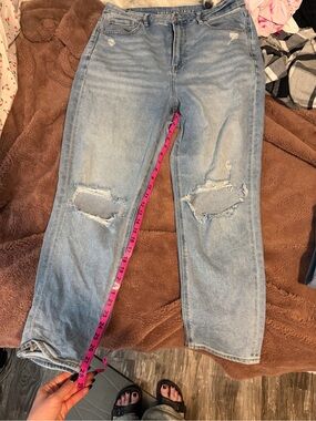 American Eagle Outfitters Light Wash Distressed Boyfriend Jeans